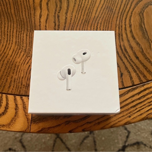 Apple AirPods Pro 2nd Gen – Noise Cancelling Wireless Earbuds – Excellent